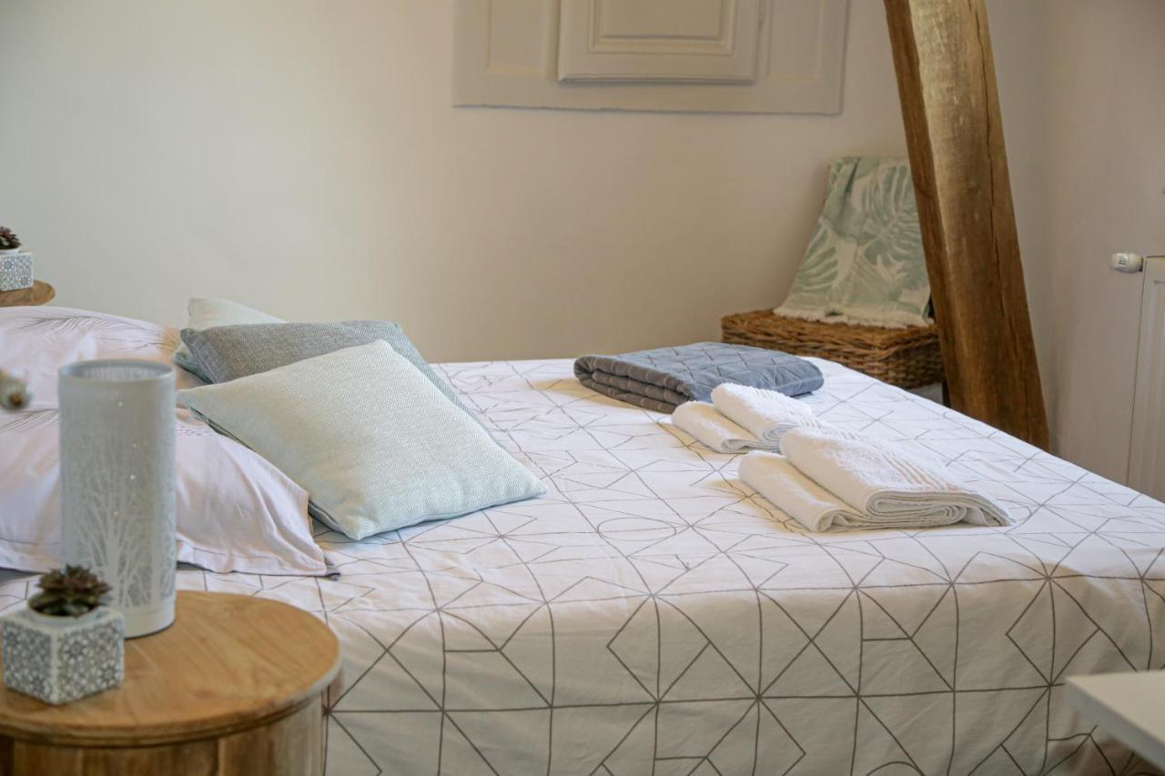 Bed and Breakfast Domaine Du Bourg Salon Exterior foto